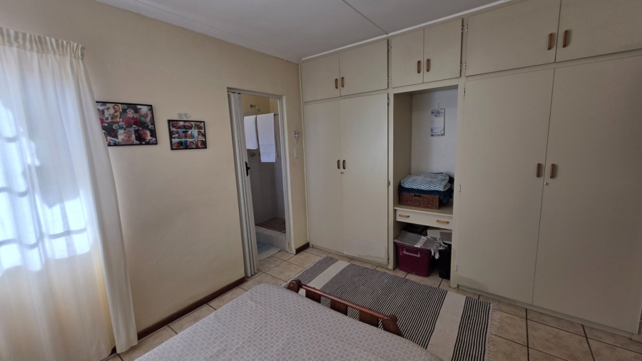 3 Bedroom Property for Sale in Heiderand Western Cape